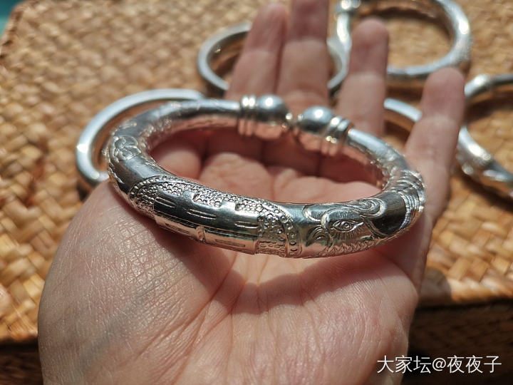 手里的6只老世兴🤣_手镯匠人银