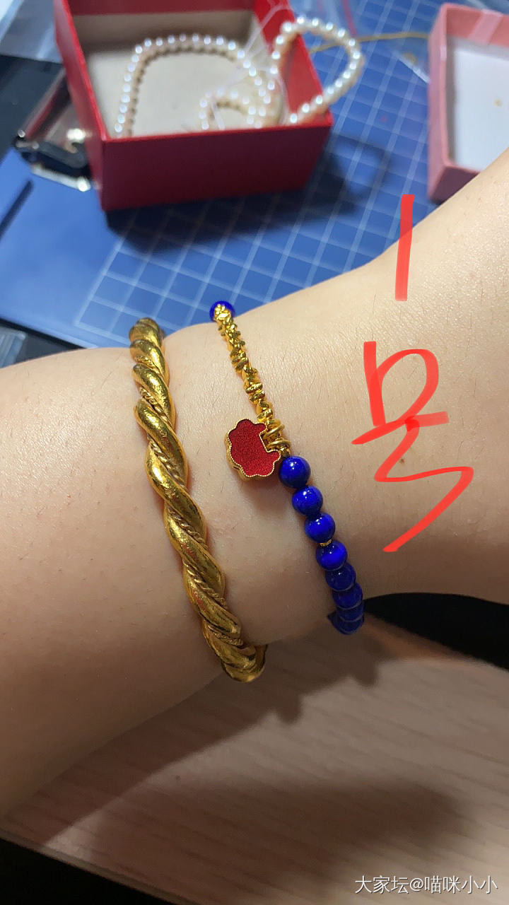 新入烧蓝小如意锁，大家帮看看哪个衣服好看呀～_搭配手工diy金