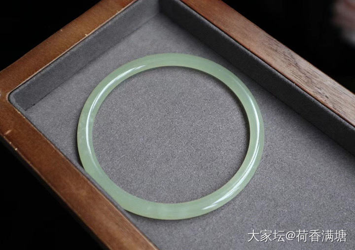哪个集美懂眼，给看看这个和田玉手镯可以买吗_手镯和田玉