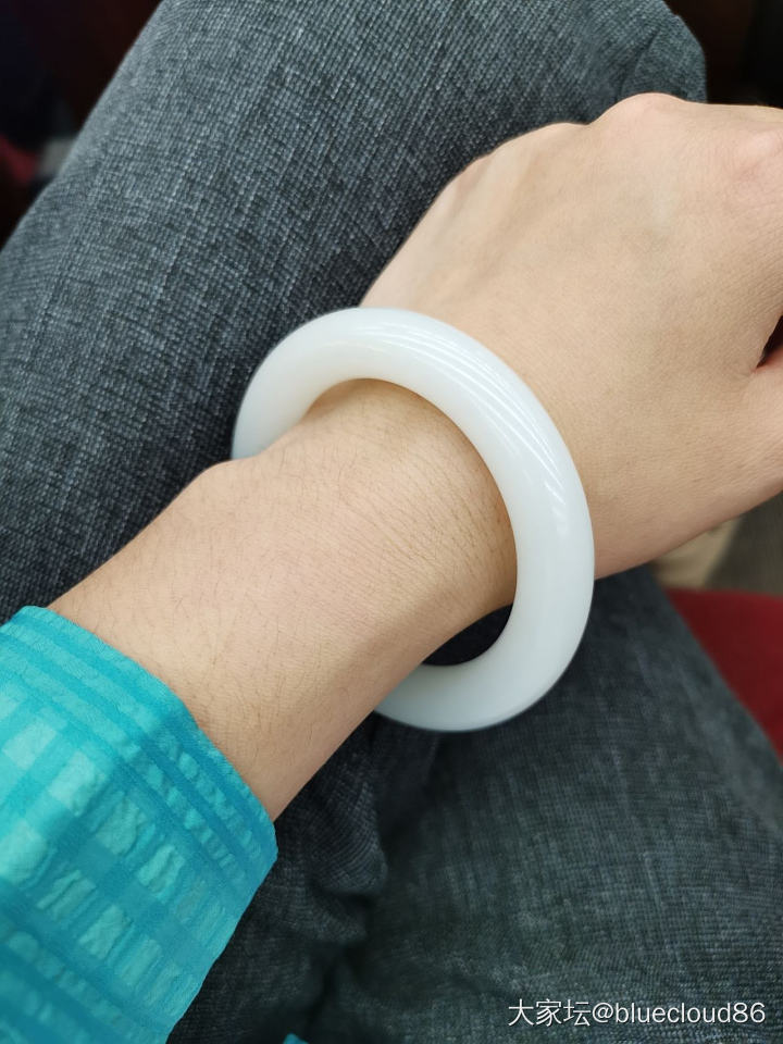 摘下和田，换上一年多不戴的翠翠_翡翠和田玉