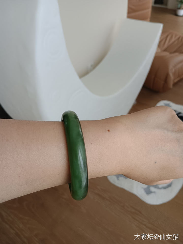 今天大丰收，又收到一个碧玉手镯_和田玉