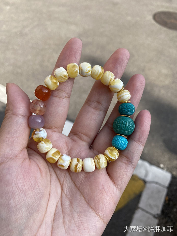 原来有多反感泡油绿松，现在就觉得泡油绿松有多香！自己盘的风险真的有点大……

友..._串珠琥珀蜜蜡松石