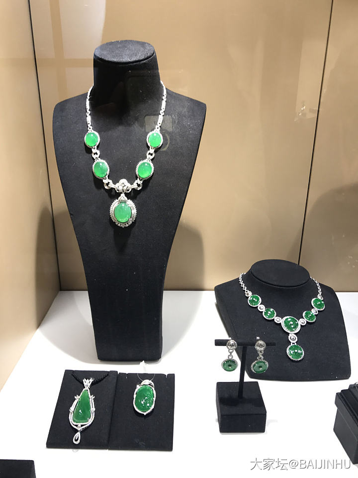 翻到一些17年香港珠宝展的旧照片_展会