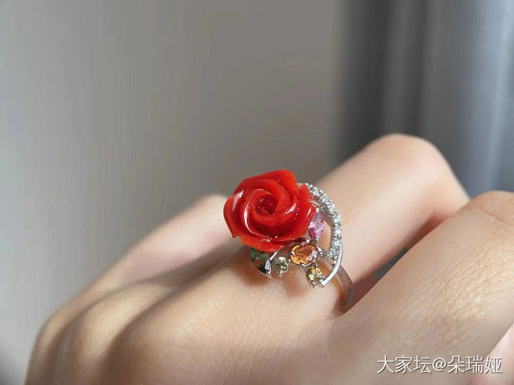 五颜六色的荷花_花件南红和田玉