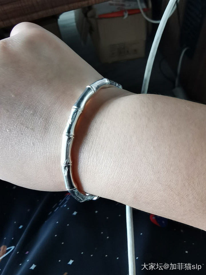 今天的左右手_手镯银
