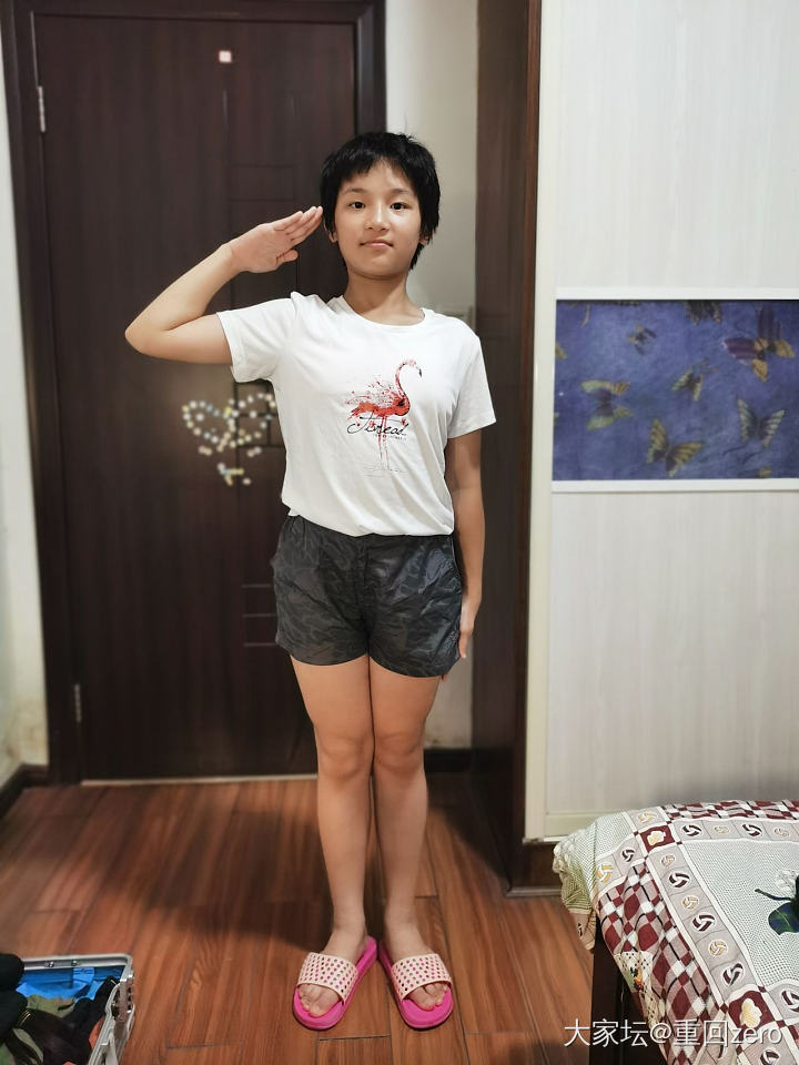 女儿长大了，都可以穿我的衣服了！_育教亲子