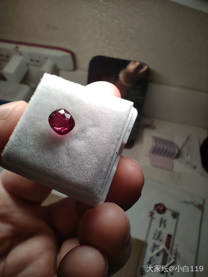 这是片状包体还是纹裂_尖晶石名贵宝石