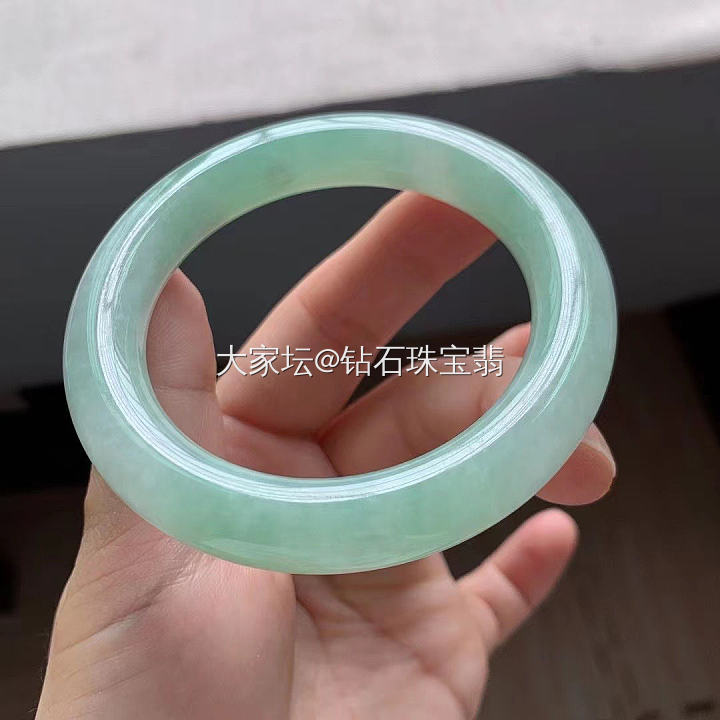 有没有人出翡翠镯子呀_手镯翡翠