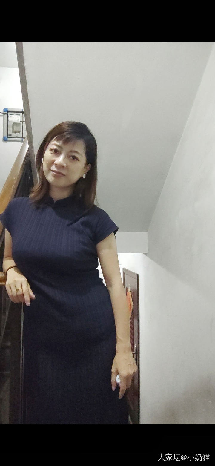 感觉终于到了可以hold住旗袍的年龄了。_穿搭