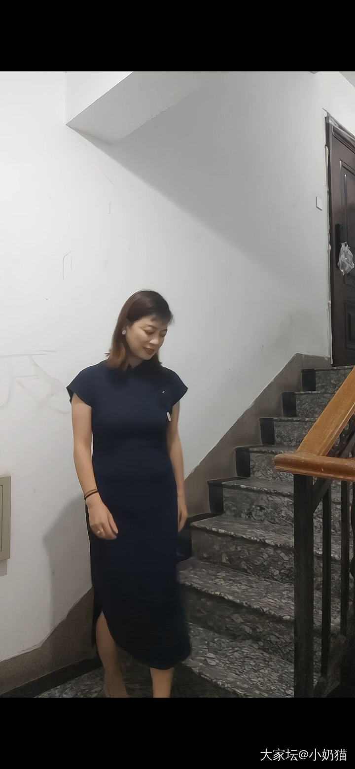 感觉终于到了可以hold住旗袍的年龄了。_穿搭