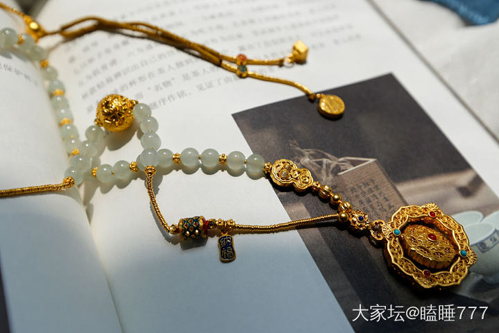 自己串的项链再重跪着也要戴下去😂_金