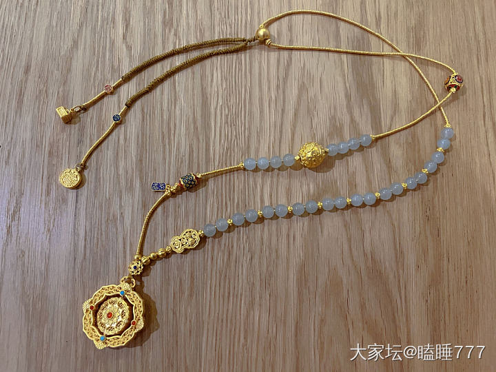 自己串的项链再重跪着也要戴下去😂_金