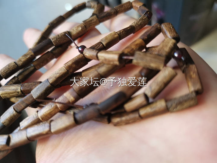 达那干沉香，请教一下是不是压制的？华为手机拍摄_沉香