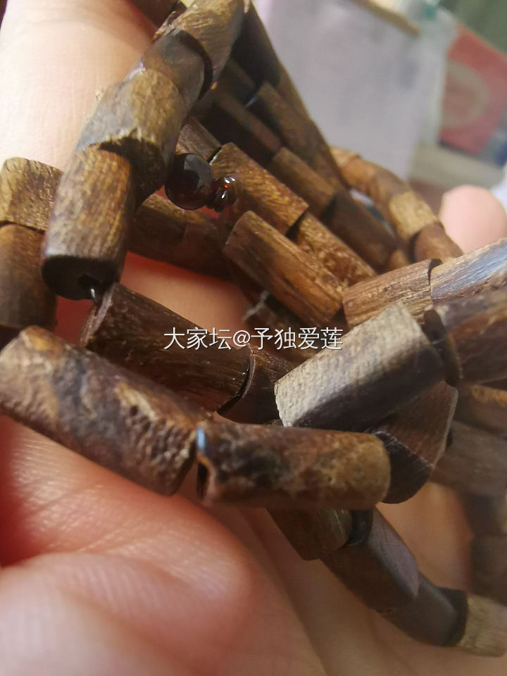 达那干沉香，请教一下是不是压制的？华为手机拍摄_沉香