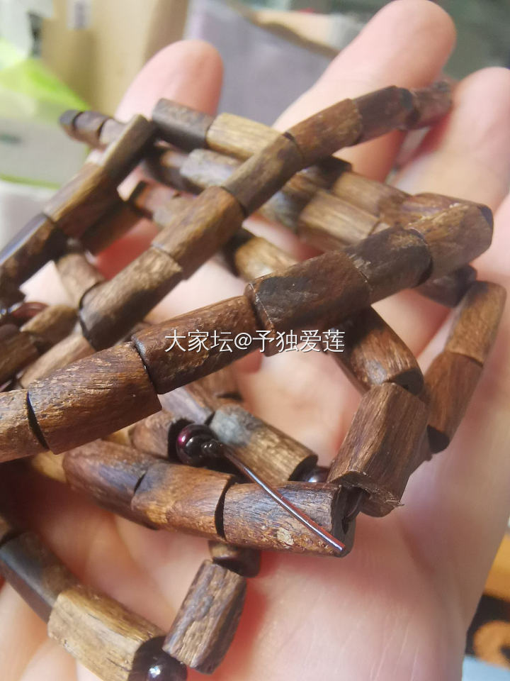 达那干沉香，请教一下是不是压制的？华为手机拍摄_沉香