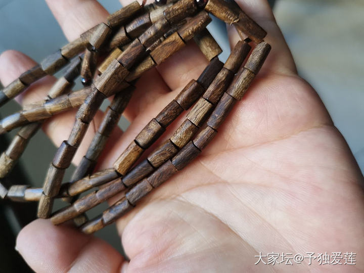 达那干沉香，请教一下是不是压制的？华为手机拍摄_沉香
