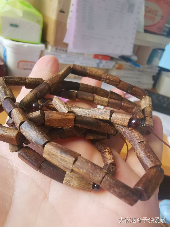 达那干沉香，请教一下是不是压制的？华为手机拍摄_沉香