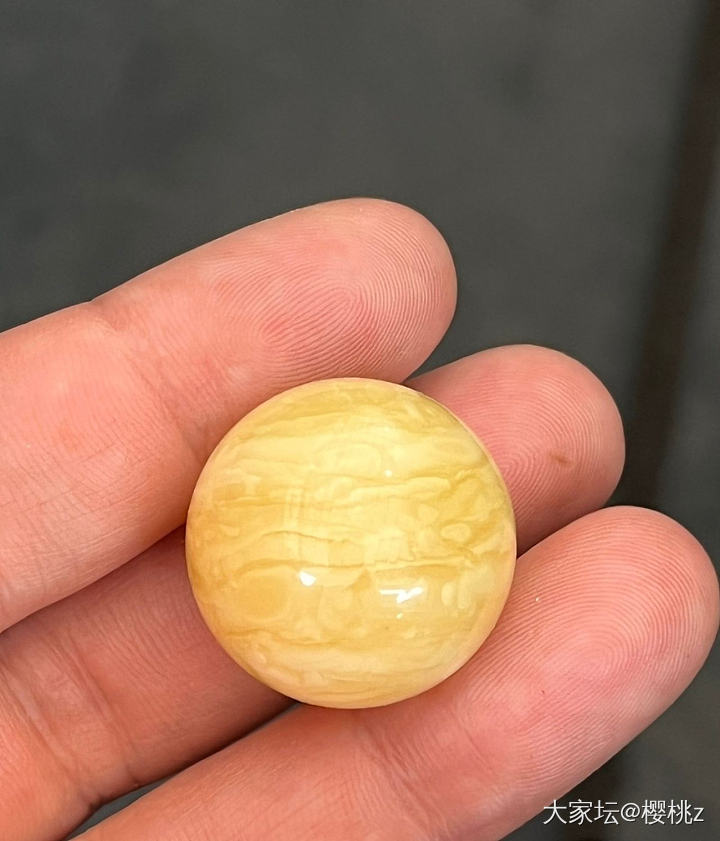 蜜蜡小白求助，这个珠子可以买吗，图案挺喜欢的，像颗星球。_琥珀蜜蜡
