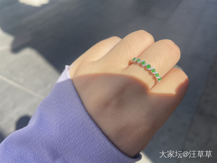 翠儿家的阳绿小排戒好好看～_福利社戒指翡翠