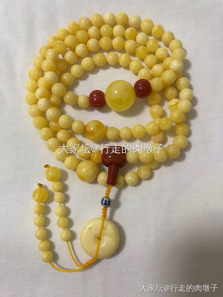 4年的蜜蜡串，看得出来是俄还是乌么_琥珀蜜蜡