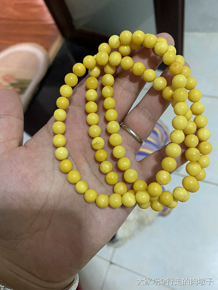 4年的蜜蜡串，看得出来是俄还是乌么_琥珀蜜蜡