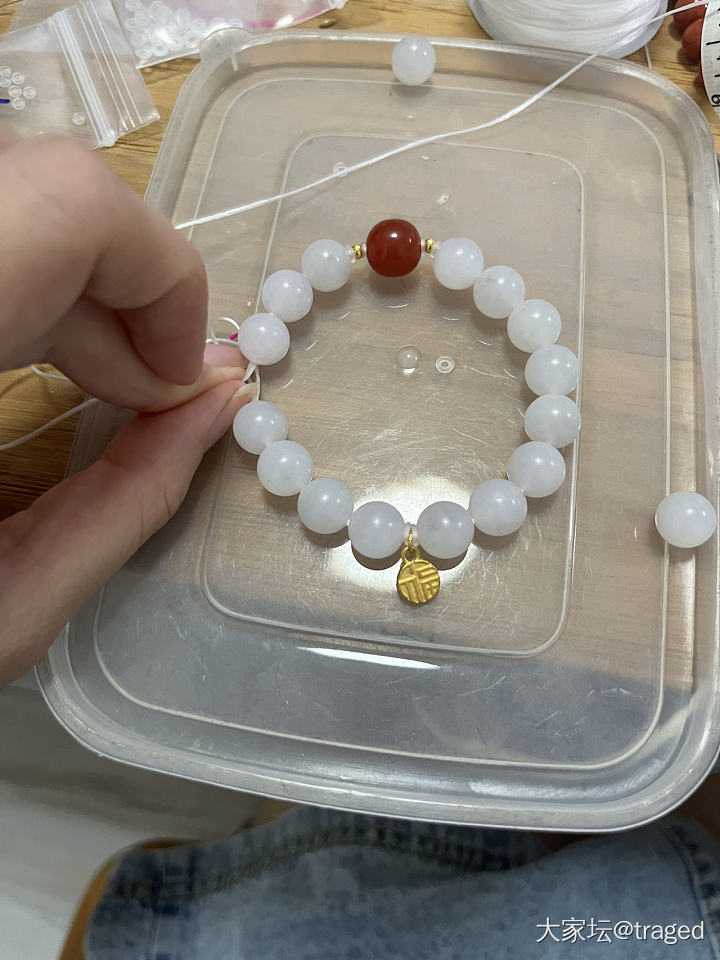 这绳子颜色的威力就离谱_串珠和田玉