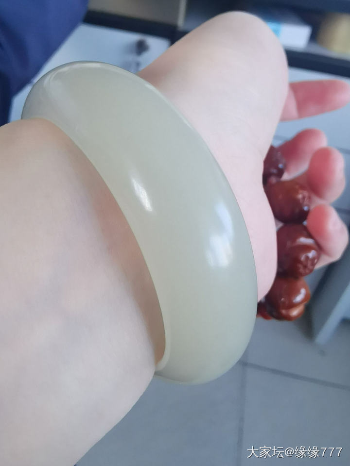 想给镯子配个旗袍_穿搭