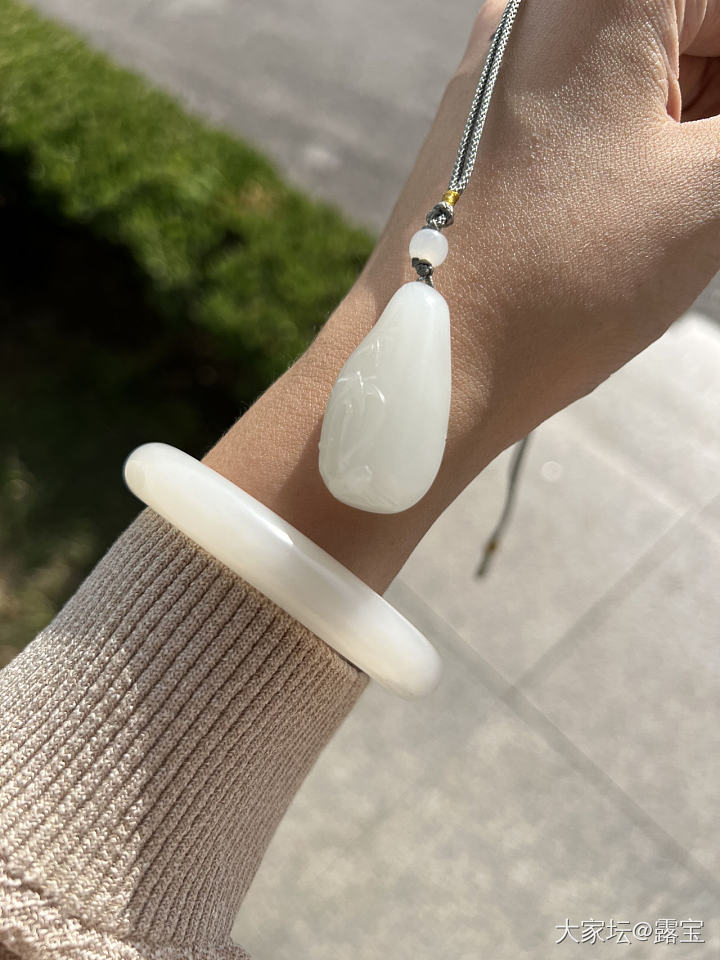 阳光正好，新欢旧爱。_和田玉