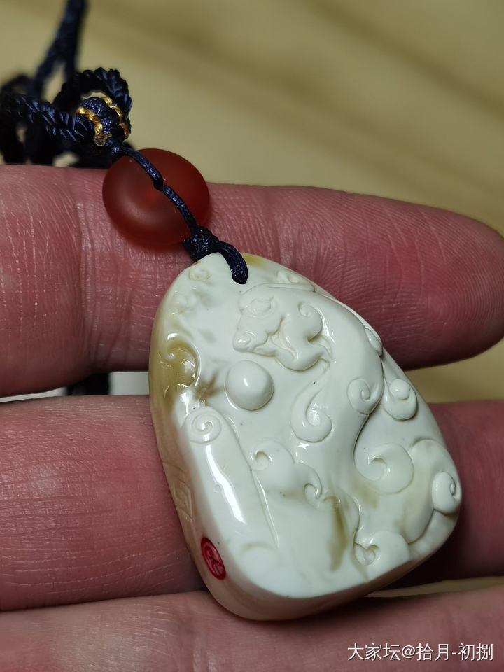 新入瓷白蜜蜡螭龙_琥珀蜜蜡