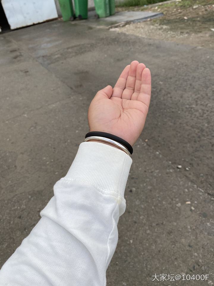饶记的泥鳅背终于等到了工期，可是手上的素圈却怎么也摘不掉了，这就尴尬了。_匠人手镯银