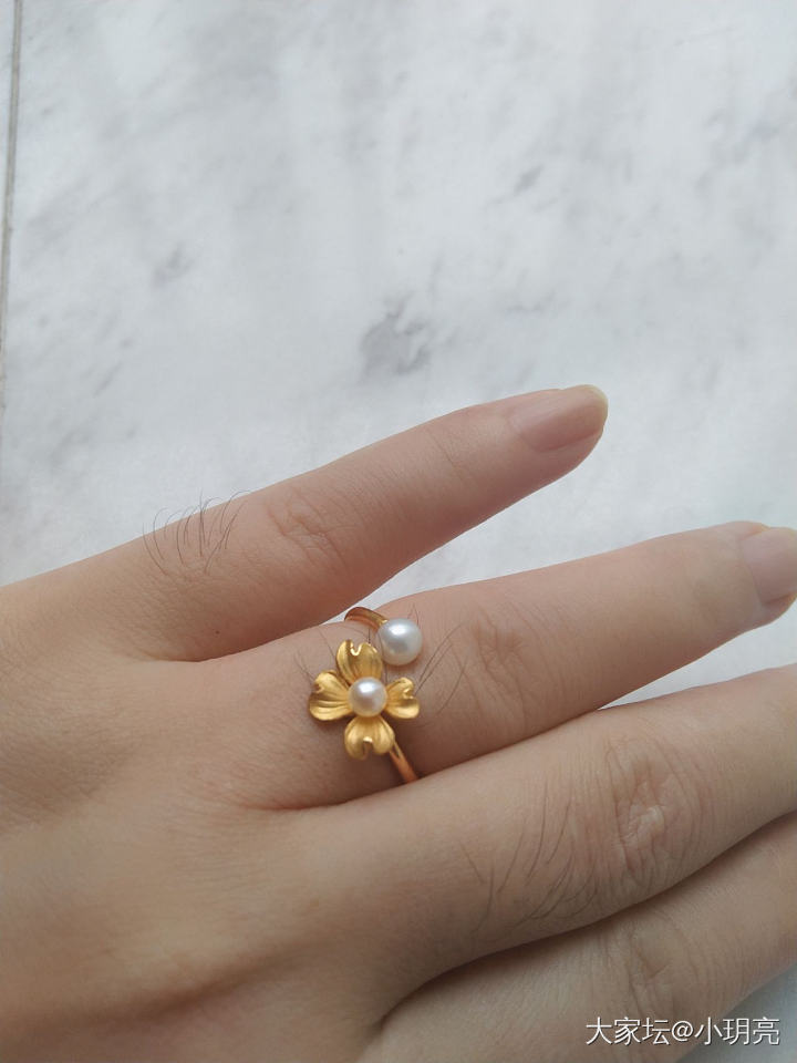 秀个戒指。_戒指金