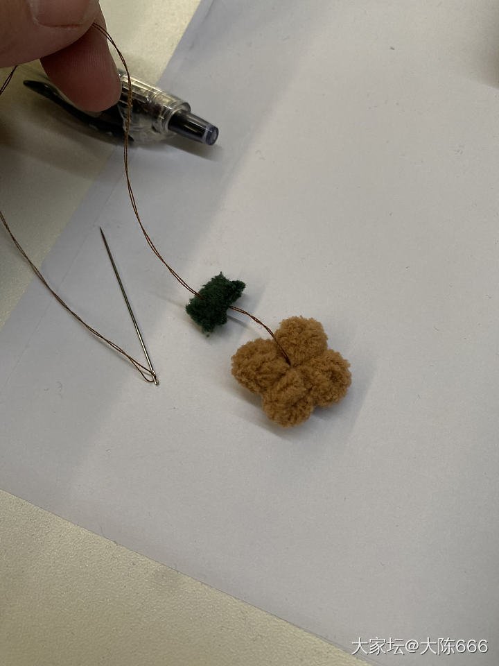今天背了自己自己做的布包，一串小花花，心情都好了_包包