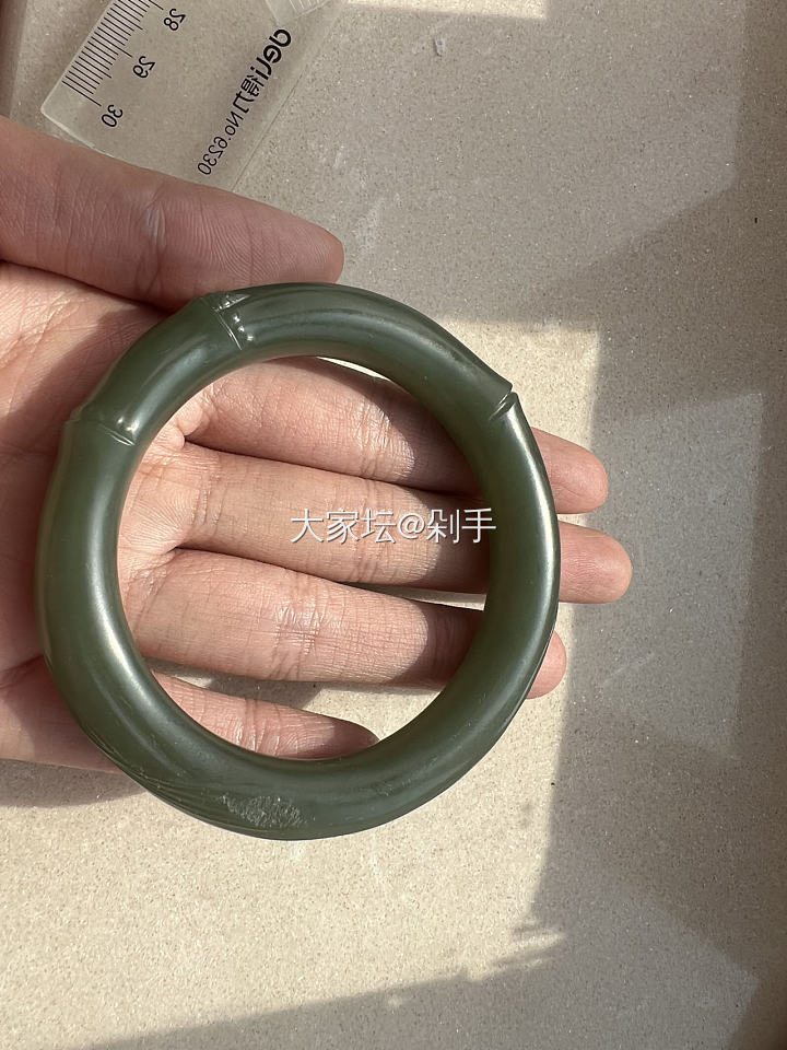 新买的河磨玉镯子到啦_和田玉手镯玉石