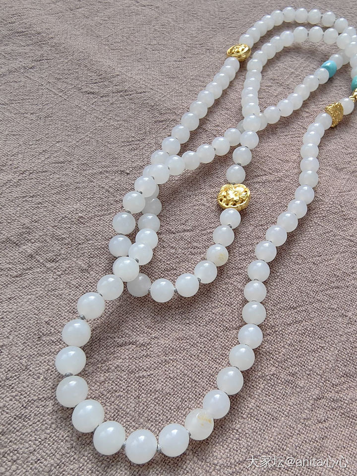 新入了两个串串，给他们洗了个澡，穿上新衣服，哈哈～卡6的比较貌美，很细很油。卡8..._和田玉