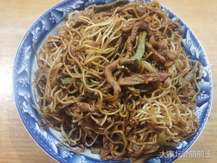 晚上实在太饿了( •̥́ ˍ •̀ू )，扛不住了，做了焖面。。。_美食