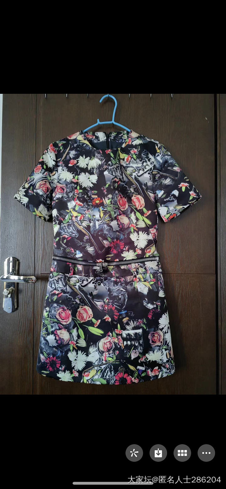 给大家看看这富婆出的丑衣服丑鞋_穿搭