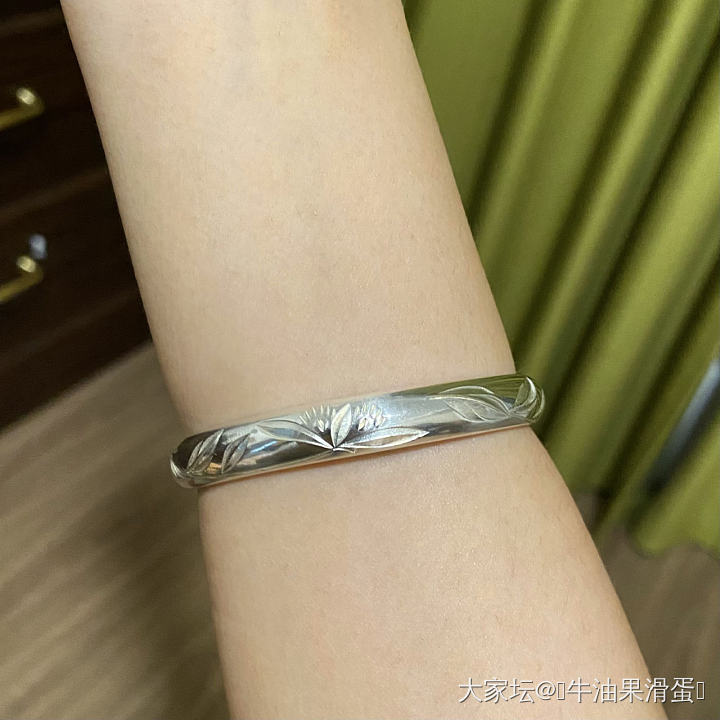 今天我牛汉三就要把这棵草给大伙儿种了！_手镯银