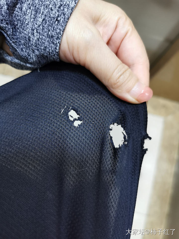 很喜欢的一件衣服被划破了_穿搭