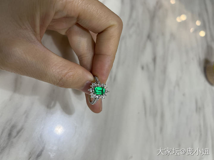 小绿灯回来了_戒指祖母绿