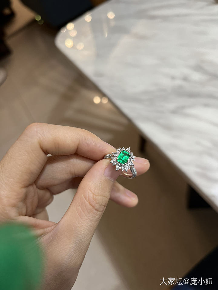 小绿灯回来了_戒指祖母绿