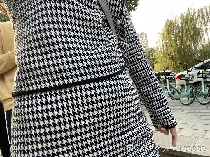 我和阿婆撞衫了😂😂 一样花色千鸟格_穿搭