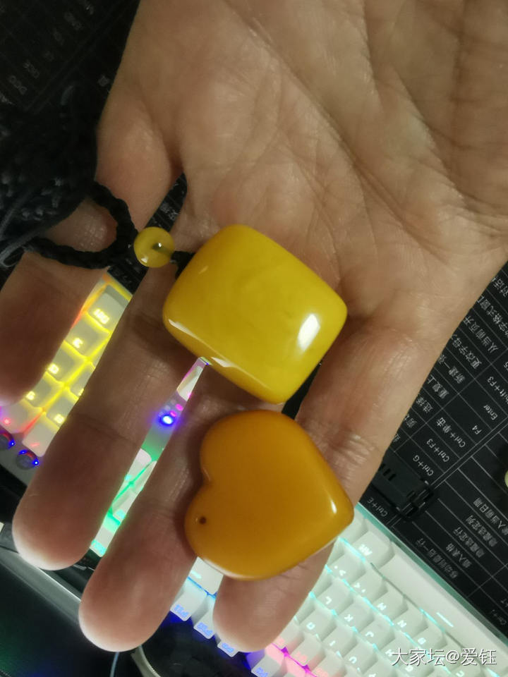 自己的几个手工   好久了  翻出来玩玩_琥珀蜜蜡