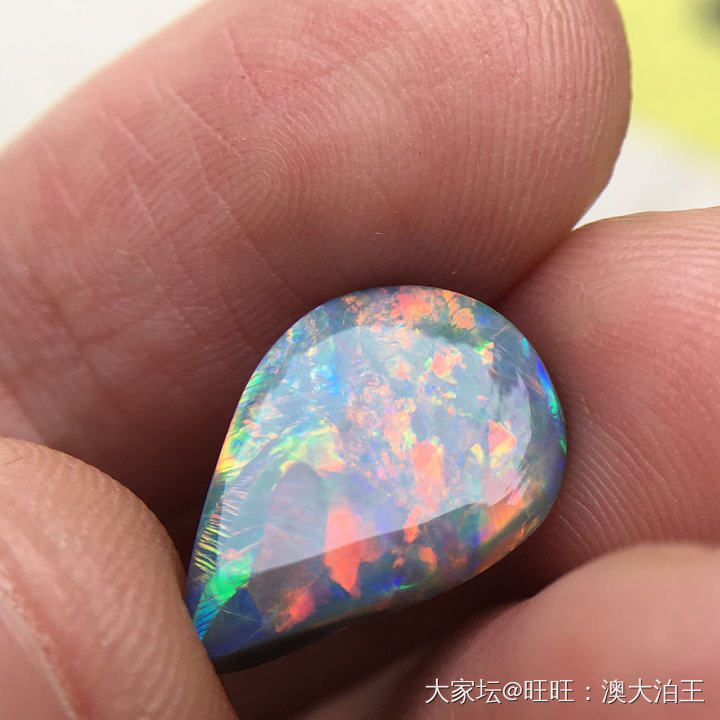 阴天室外光拍的相片_欧泊