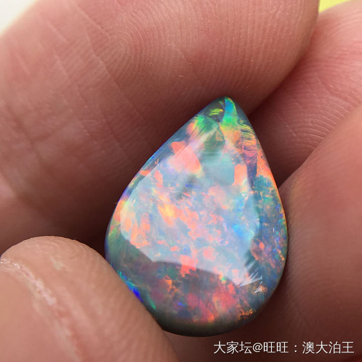 阴天室外光拍的相片_欧泊