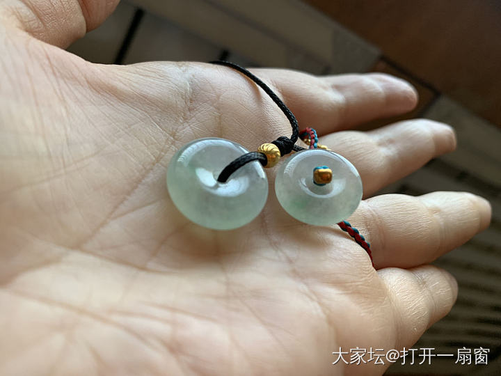 关于同料的俩扣镶嵌吊坠_镶嵌翡翠