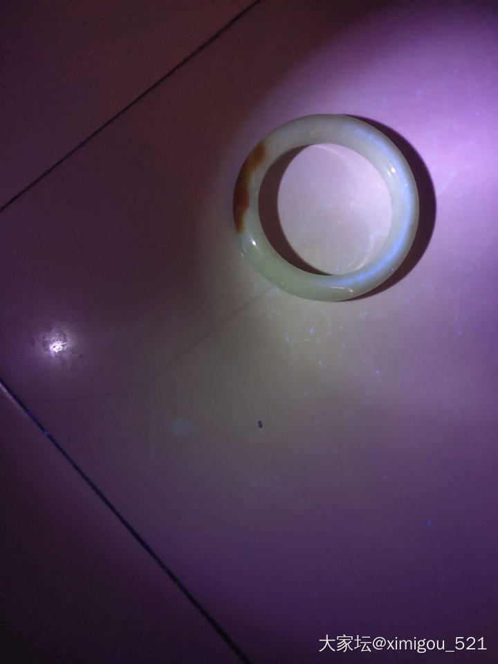 为啥岫玉用紫光灯打也有淡淡的荧光反应_岫岩玉