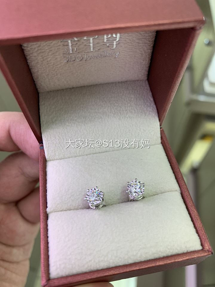 今日出血.....一对60分的耳钉_耳钉钻石