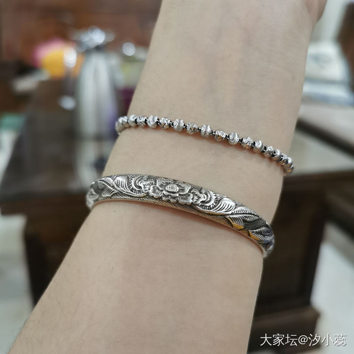 银手镯叠带什么？_搭配手镯银