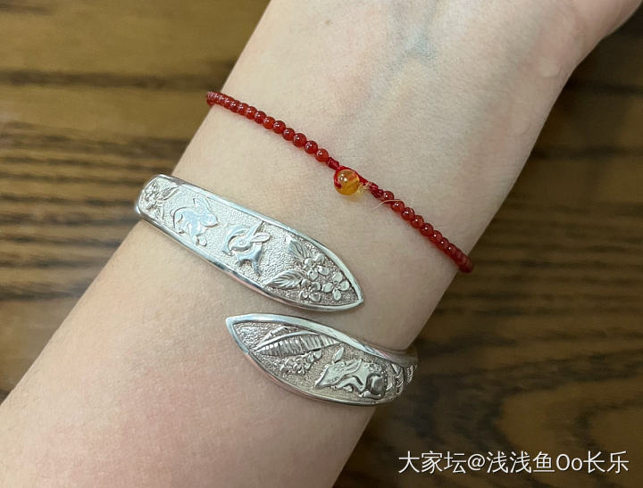 银手镯叠带什么？_搭配手镯银