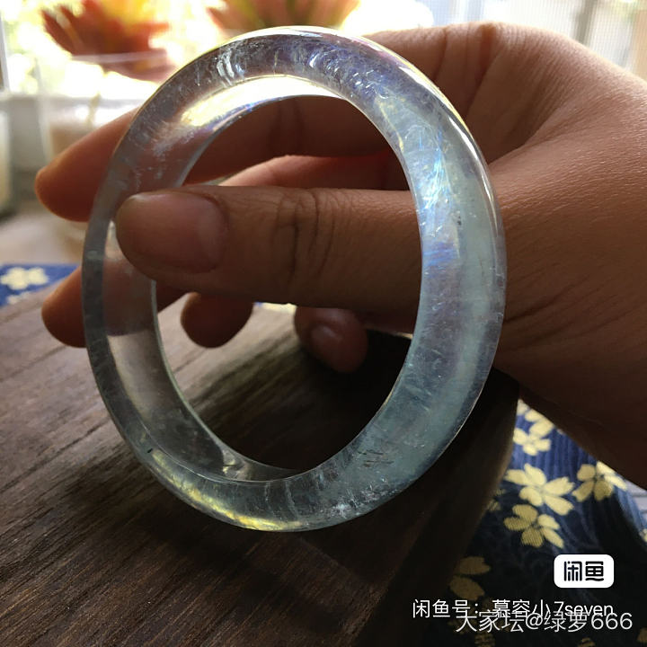 两个海蓝宝手镯 哪个品质好？_海蓝宝